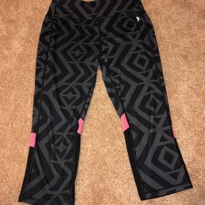 Pink stripe patterned athletic leggings